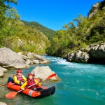 Jolie descente airboat prés de Castellane dans le verdon